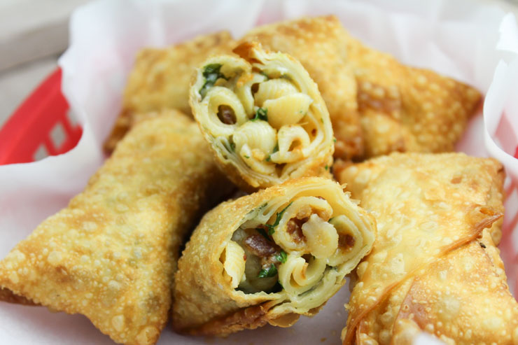 Buffalo Mac 'n Cheese Rolls