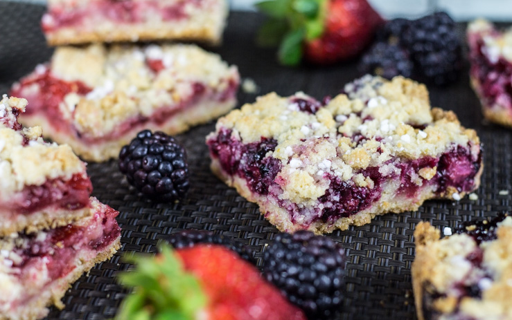 Homemade Berry Bars with Streusel Topping