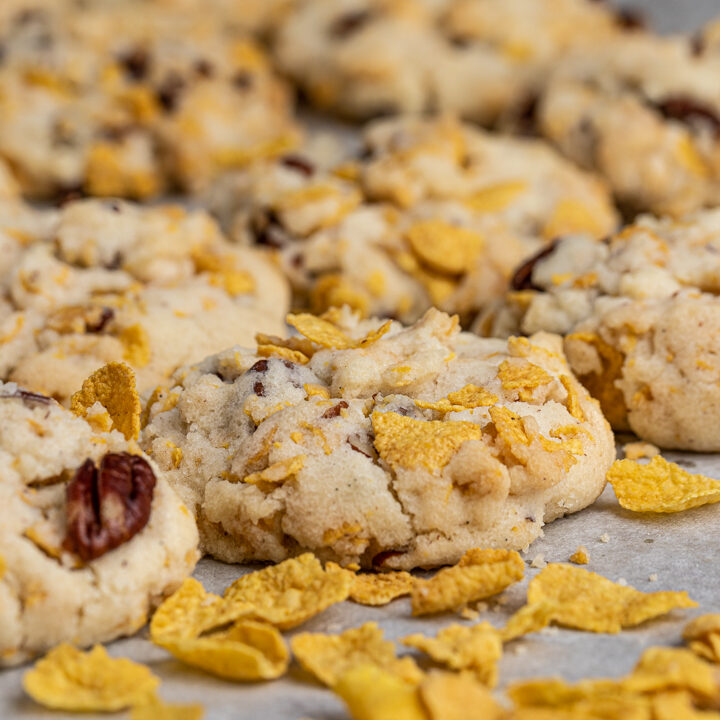 Frosted Flakes Cookies - Crazy for Crust